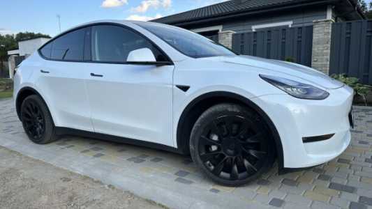 Tesla Model Y I, 2023, пробег 27000 км Tesla Model Y I, 2023, пробег 27000 км