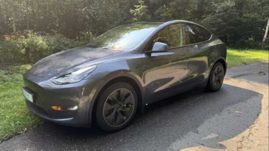 Tesla Model Y I, 2023, пробег 75000 км Tesla Model Y I, 2023, пробег 75000 км