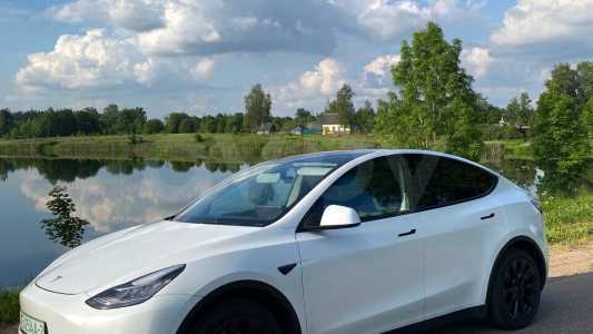 Tesla Model Y I