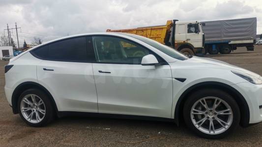 Tesla Model Y I