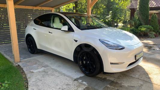 Tesla Model Y I