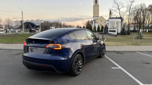 Tesla Model Y I