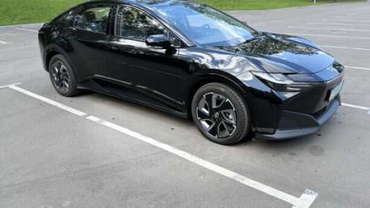 Toyota BZ3 , 2024, пробег 4100 км