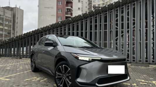Toyota BZ4X , 2022, пробег 29800 км Toyota BZ4X , 2022, пробег 29800 км