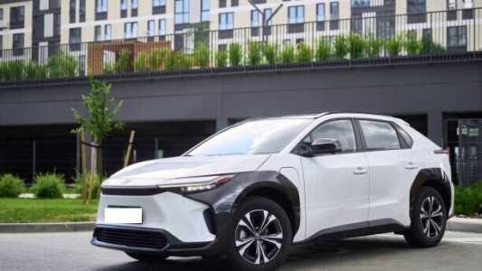 Toyota BZ4X , 2022, пробег 3200 км