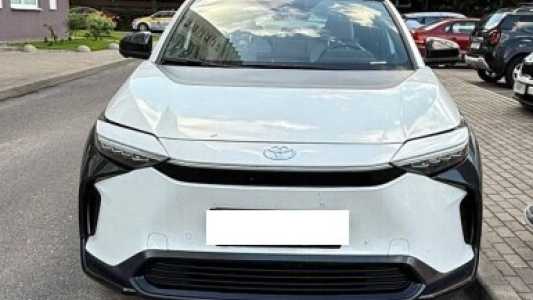 Toyota BZ4X , 2023, пробег 13576 км