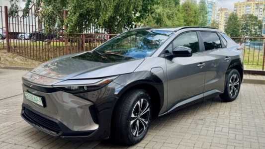 Toyota BZ4X , 2023, пробег 200 км