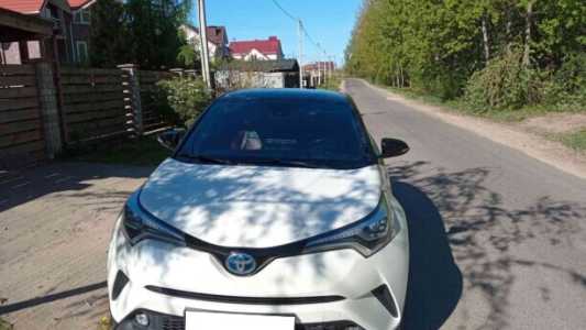Toyota C-HR I, 2019, пробег 220000 км Toyota C-HR I, 2019, пробег 220000 км