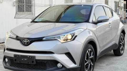 Toyota C-HR I Рестайлинг, 2021, пробег 42000 км Toyota C-HR I Рестайлинг, 2021, пробег 42000 км