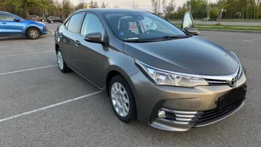 Toyota Corolla XI (E170) Рестайлинг, 2017, пробег 200816 км Toyota Corolla XI (E170) Рестайлинг, 2017, пробег 200816 км