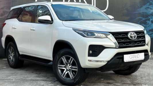 Toyota Fortuner II Рестайлинг, 2021, пробег 128000 км Toyota Fortuner II Рестайлинг, 2021, пробег 128000 км