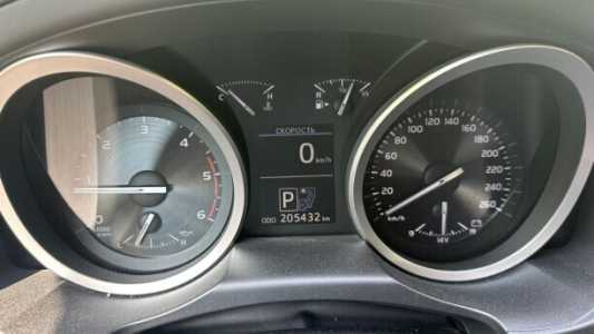 Toyota Land Cruiser J200 Рестайлинг, 2015, пробег 205000 км Toyota Land Cruiser J200 Рестайлинг, 2015, пробег 205000 км