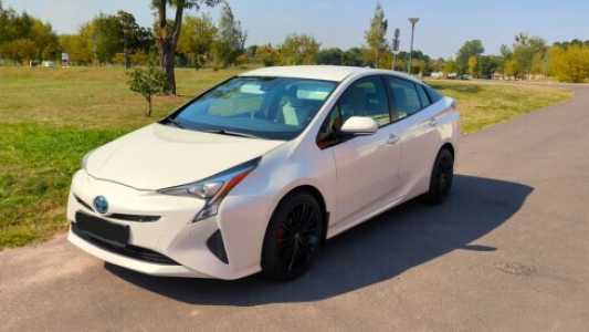 Toyota Prius IV (XW50), 2017, пробег 123000 км Toyota Prius IV (XW50), 2017, пробег 123000 км