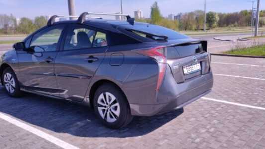 Toyota Prius IV (XW50), 2017, пробег 68400 км Toyota Prius IV (XW50), 2017, пробег 68400 км