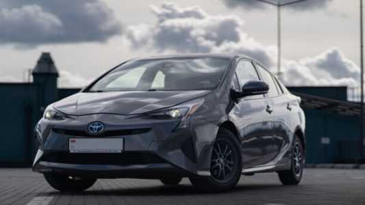 Toyota Prius IV (XW50), 2018, пробег 128000 км Toyota Prius IV (XW50), 2018, пробег 128000 км