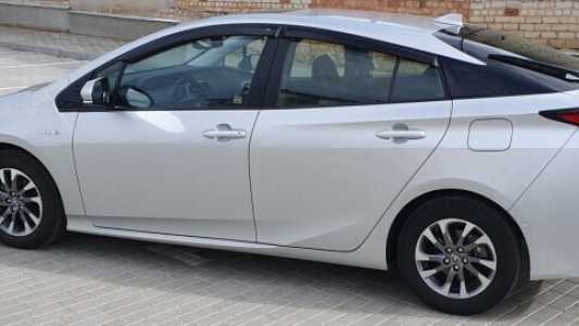 Toyota Prius IV (XW50) Рестайлинг, 2019, пробег 82000 км Toyota Prius IV (XW50) Рестайлинг, 2019, пробег 82000 км
