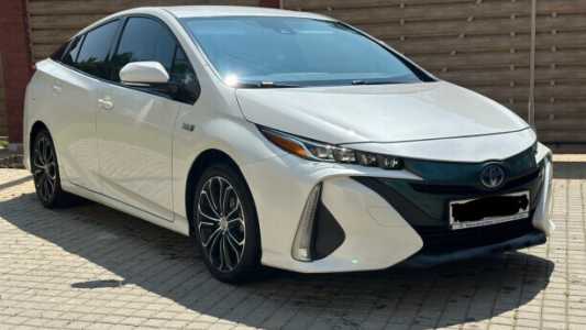 Toyota Prius Prime , 2017, пробег 105000 км Toyota Prius Prime , 2017, пробег 105000 км