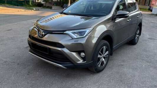 Toyota RAV4 IV (XA40)  Рестайлинг, 2016, пробег 97000 км