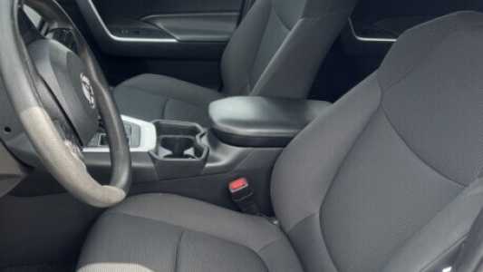 Toyota RAV4 V (XA50), 2021, пробег 125000 км Toyota RAV4 V (XA50), 2021, пробег 125000 км