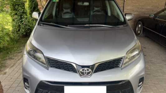 Toyota Sienna III (XL30) 2-й рестайлинг, 2018, пробег 95100 км Toyota Sienna III (XL30) 2-й рестайлинг, 2018, пробег 95100 км