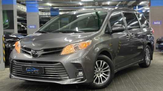Toyota Sienna III (XL30) 2-й рестайлинг, 2019, пробег 49762 км Toyota Sienna III (XL30) 2-й рестайлинг, 2019, пробег 49762 км