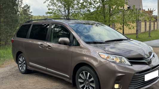Toyota Sienna III (XL30) 2-й рестайлинг Toyota Sienna III (XL30) 2-й рестайлинг