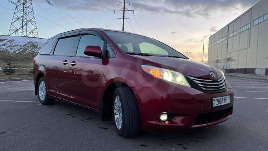 Toyota Sienna III (XL30) Рестайлинг