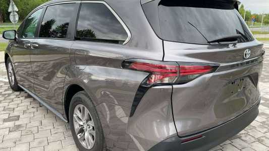 Toyota Sienna IV (XL40)