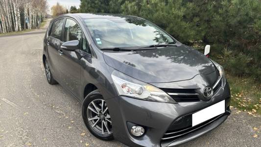 Toyota Verso I Рестайлинг