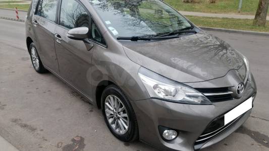 Toyota Verso I Рестайлинг