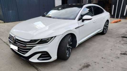 Volkswagen Arteon I Рестайлинг, 2021, пробег 129000 км Volkswagen Arteon I Рестайлинг, 2021, пробег 129000 км