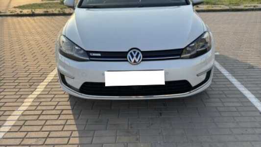 Volkswagen e-Golf VII Рестайлинг, 2017, пробег 87000 км Volkswagen e-Golf VII Рестайлинг, 2017, пробег 87000 км