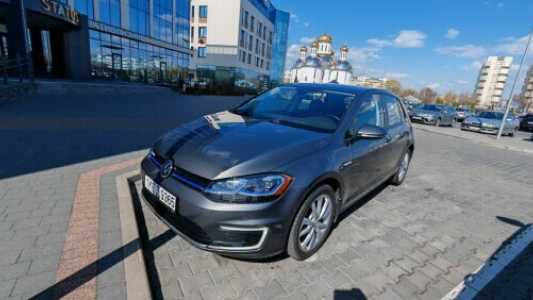 Volkswagen e-Golf VII Рестайлинг, 2019, пробег 70789 км Volkswagen e-Golf VII Рестайлинг, 2019, пробег 70789 км