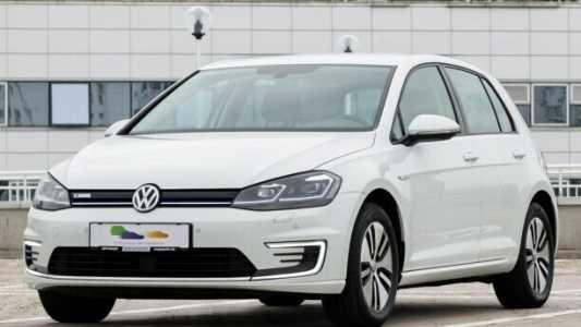 Volkswagen e-Golf VII Рестайлинг, 2020, пробег 48000 км Volkswagen e-Golf VII Рестайлинг, 2020, пробег 48000 км