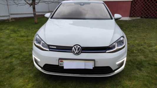 Volkswagen e-Golf VII Рестайлинг, 2020, пробег 80000 км Volkswagen e-Golf VII Рестайлинг, 2020, пробег 80000 км