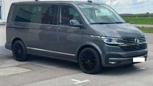 Volkswagen Multivan T6.1, 2022, пробег 137000 км Volkswagen Multivan T6.1, 2022, пробег 137000 км