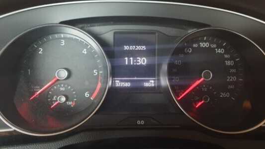 Volkswagen Passat B8, 2017, пробег 380000 км Volkswagen Passat B8, 2017, пробег 380000 км