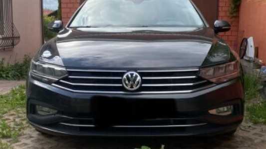 Volkswagen Passat B8 Рестайлинг, 2019, пробег 183000 км Volkswagen Passat B8 Рестайлинг, 2019, пробег 183000 км
