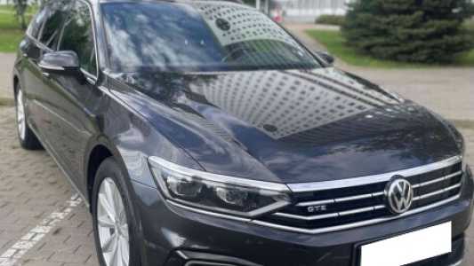 Volkswagen Passat B8 Рестайлинг, 2020, пробег 215000 км Volkswagen Passat B8 Рестайлинг, 2020, пробег 215000 км