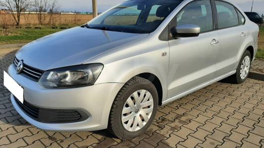 Volkswagen Polo Sedan I