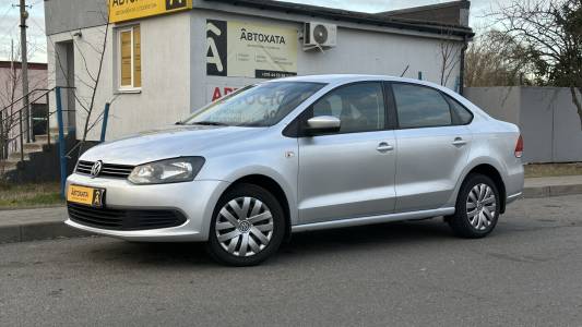 Volkswagen Polo Sedan I