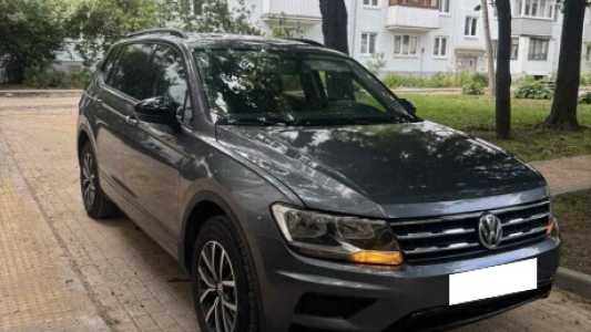 Volkswagen Tiguan Allspace II, 2019, пробег 120000 км Volkswagen Tiguan Allspace II, 2019, пробег 120000 км