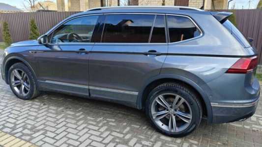 Volkswagen Tiguan Allspace II, 2019, пробег 195000 км Volkswagen Tiguan Allspace II, 2019, пробег 195000 км