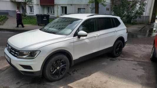 Volkswagen Tiguan Allspace II, 2020, пробег 57000 км Volkswagen Tiguan Allspace II, 2020, пробег 57000 км