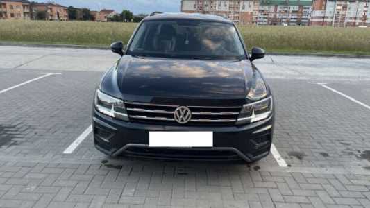 Volkswagen Tiguan Allspace II, 2020, пробег 69000 км Volkswagen Tiguan Allspace II, 2020, пробег 69000 км