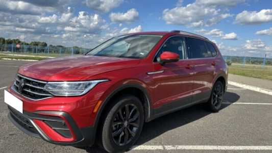 Volkswagen Tiguan Allspace II Рестайлинг, 2021, пробег 53000 км Volkswagen Tiguan Allspace II Рестайлинг, 2021, пробег 53000 км