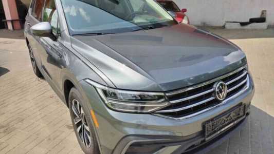 Volkswagen Tiguan Allspace II Рестайлинг, 2023, пробег 2500 км Volkswagen Tiguan Allspace II Рестайлинг, 2023, пробег 2500 км