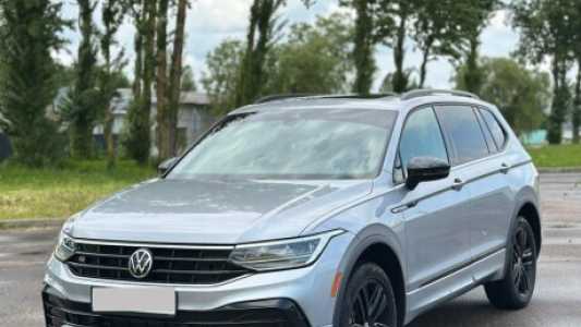 Volkswagen Tiguan II Рестайлинг, 2021, пробег 23000 км Volkswagen Tiguan II Рестайлинг, 2021, пробег 23000 км