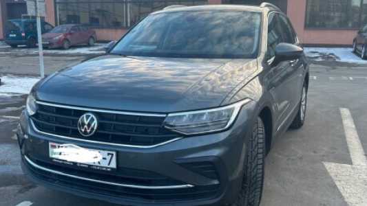 Volkswagen Tiguan II Рестайлинг, 2021, пробег 52000 км Volkswagen Tiguan II Рестайлинг, 2021, пробег 52000 км