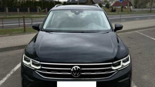 Volkswagen Tiguan II Рестайлинг, 2021, пробег 63000 км Volkswagen Tiguan II Рестайлинг, 2021, пробег 63000 км